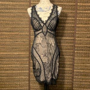 Bebe lace black dress L